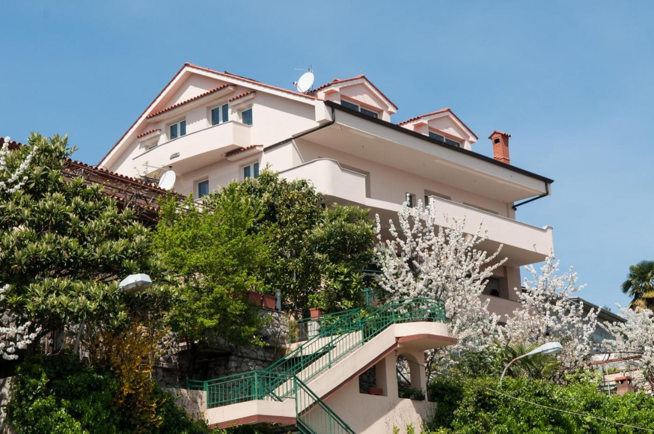 Apartments Komel Abbazia Esterno foto